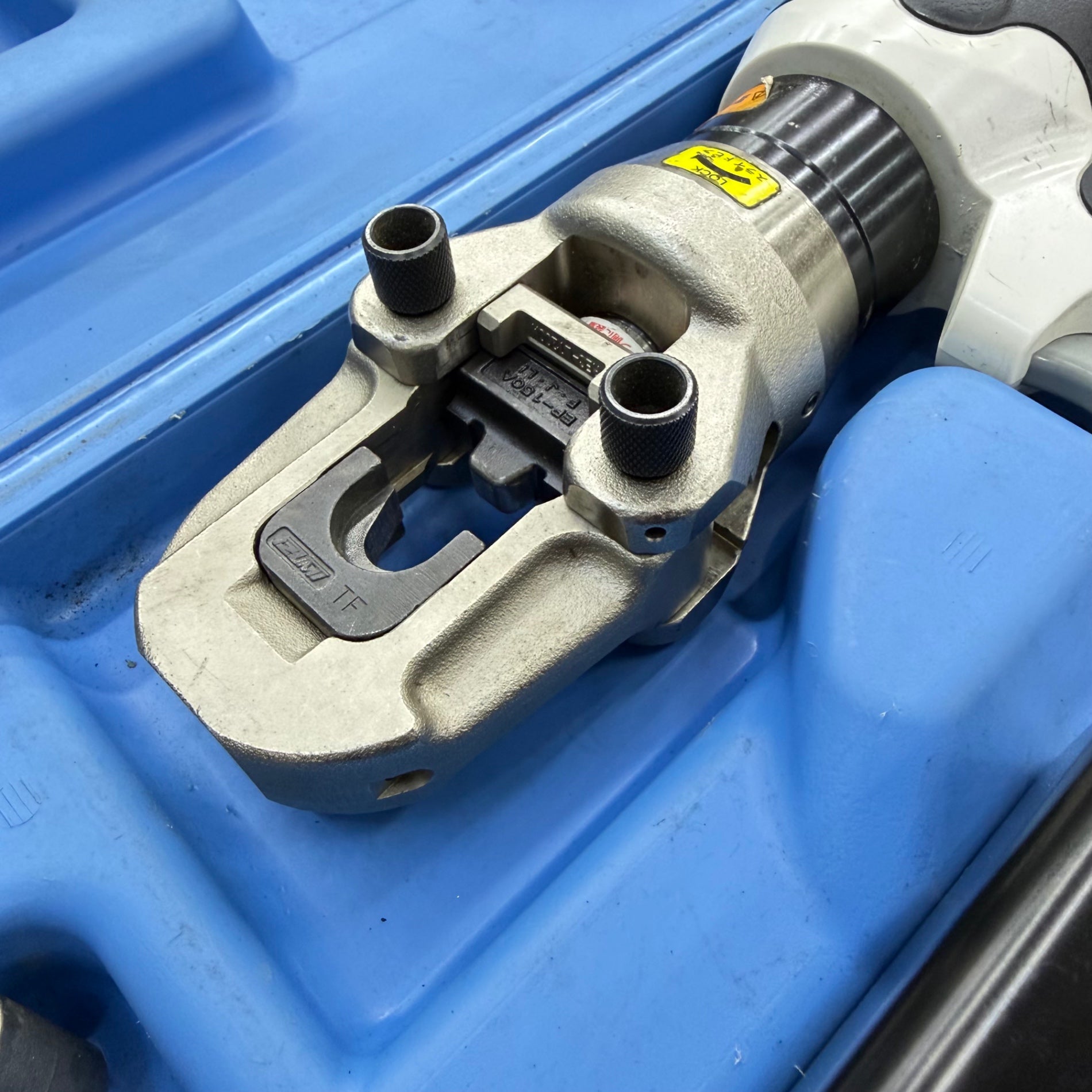 動作良好 14.4V 電動油圧式多機能工具 REC-Li200M 雄ダイス雌ダイス各サイズ付属【リライズ蓮田店】