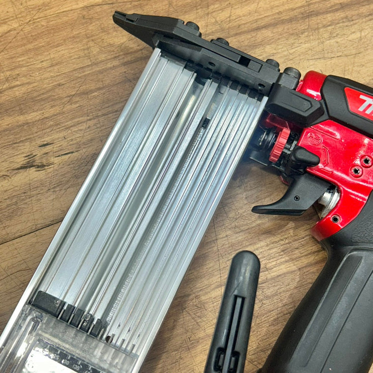 極美品 マキタ (makita) 高圧 フィニッシュネイラ AF552H 高圧仕上釘打 赤 【船橋馬込店】