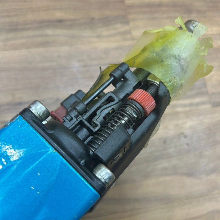 良品 マキタ (makita) 90mm 高圧 エアー釘打ち機 AN936HM 【船橋馬込店】
