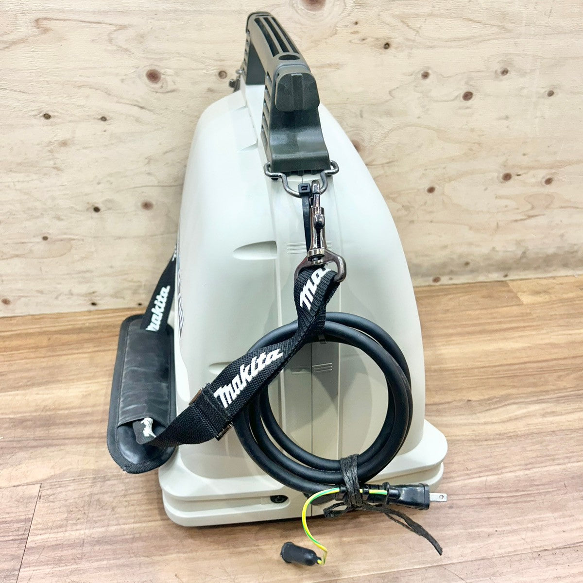 美品 Vベルト新品交換済み マキタ (makita) エアコンプレッサー AC700 常圧専用 5L  【船橋馬込店】