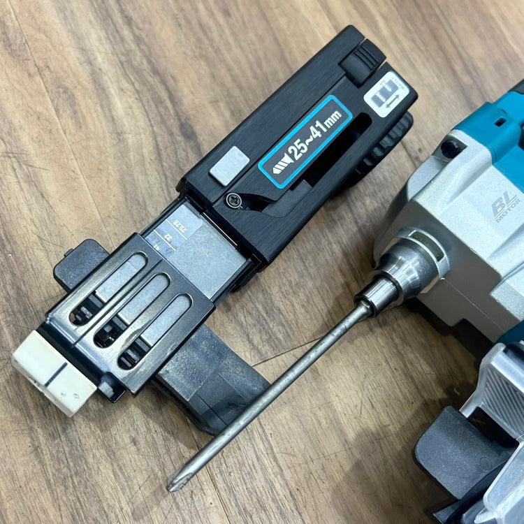 美品 マキタ (makita) 18V コードレスオートパックスクリュードライバー FR451DZ バッテリーアダプター BAP18 付き【船橋馬込店】