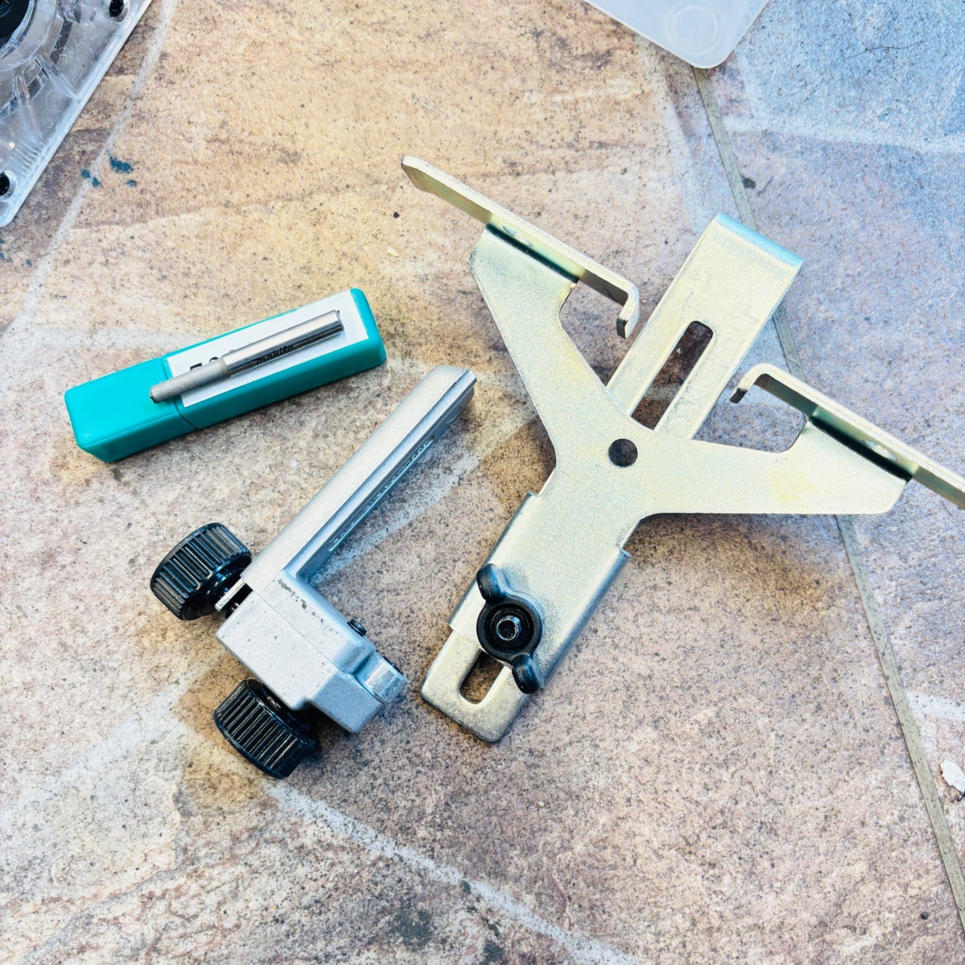 ◆マキタ(makita) コードレストリマ RT40DZ 【越谷店】