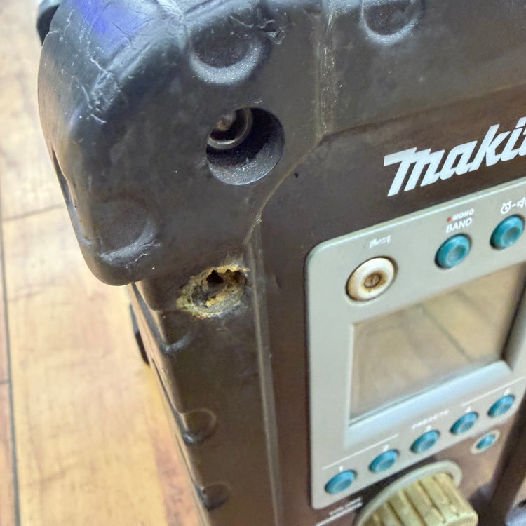 動作確認済み 充電式ラジオ MR100 18V,14.4V,12V,9.6V対応 本体のみ【リライズ蓮田店】