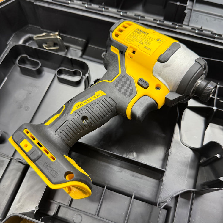 極美品 18V コードレスインパクトドライバー DCF809N ケース ベルトフック付属【リライズ蓮田店】