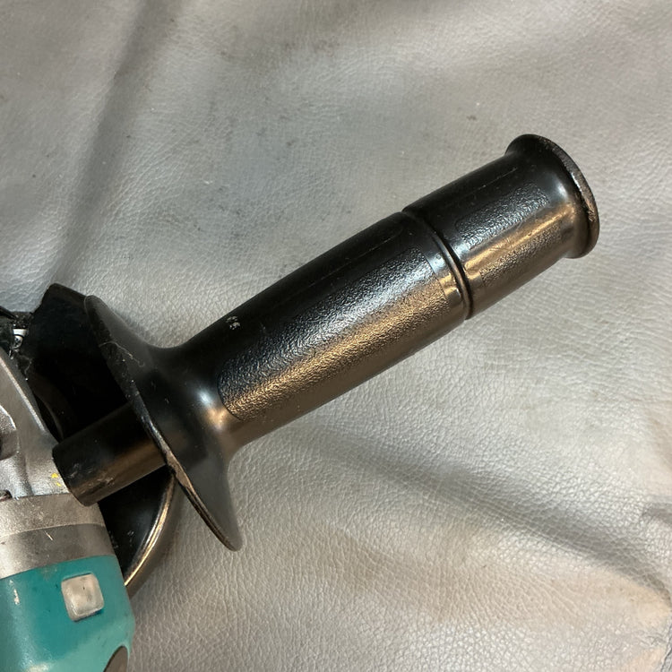 【中古】マキタ(makita) 18V充電式ディスクグラインダ  GA402DZ  【越谷店】