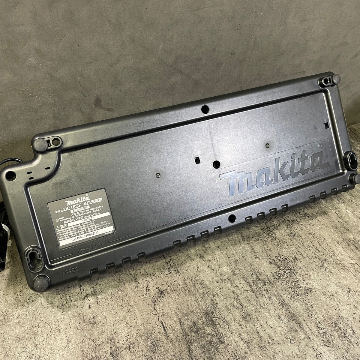 18V/14.4V 4口充電器 DC18SF