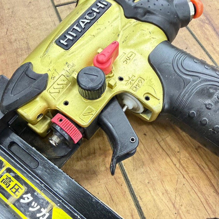 打ち込み動作良好 4mm 高圧エアタッカ N2504HMB 【リライズ蓮田店】