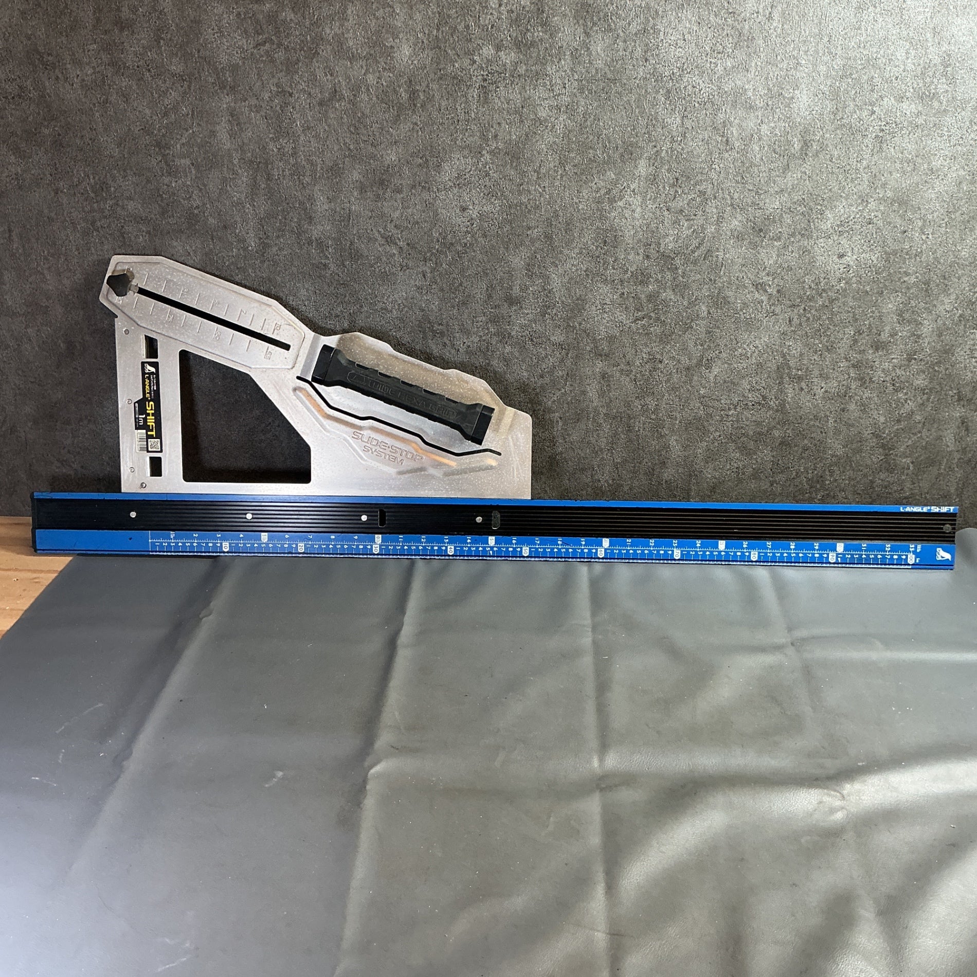 【中古】シンワ測定 丸ノコガイド定規 エルアングルPlus シフト 1m 寸勾配切断機能付 79054  【越谷店】