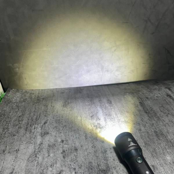 LEDフラッシュライト P7R