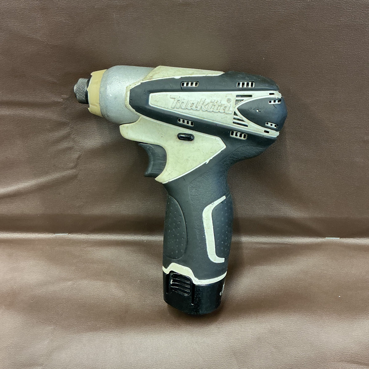 【中古品・バッテリ付き！】マキタ(makita) 充電式インパクトドライバー TD090DZW 【越谷店】