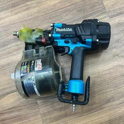 良品 マキタ (makita) 90mm 高圧 エアー釘打ち機 AN936HM 【船橋馬込店】