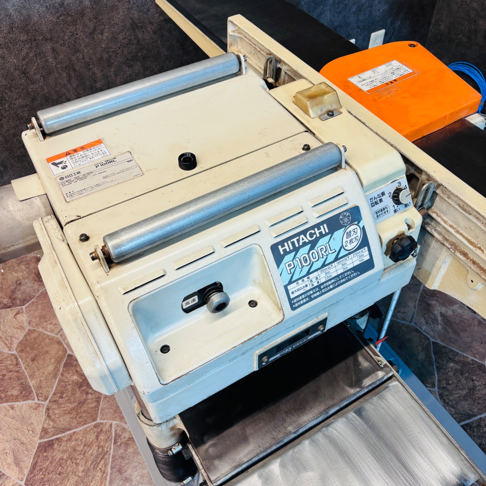 ※店頭引取限定　日立工機 自動かんな盤 P100RL 自動かんな盤 P100RL (SC) 【越谷店】