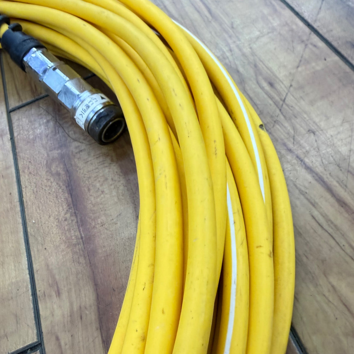 説明必読 高圧エアホース 20m 内径6.0m 型番不明 【リライズ蓮田店】
