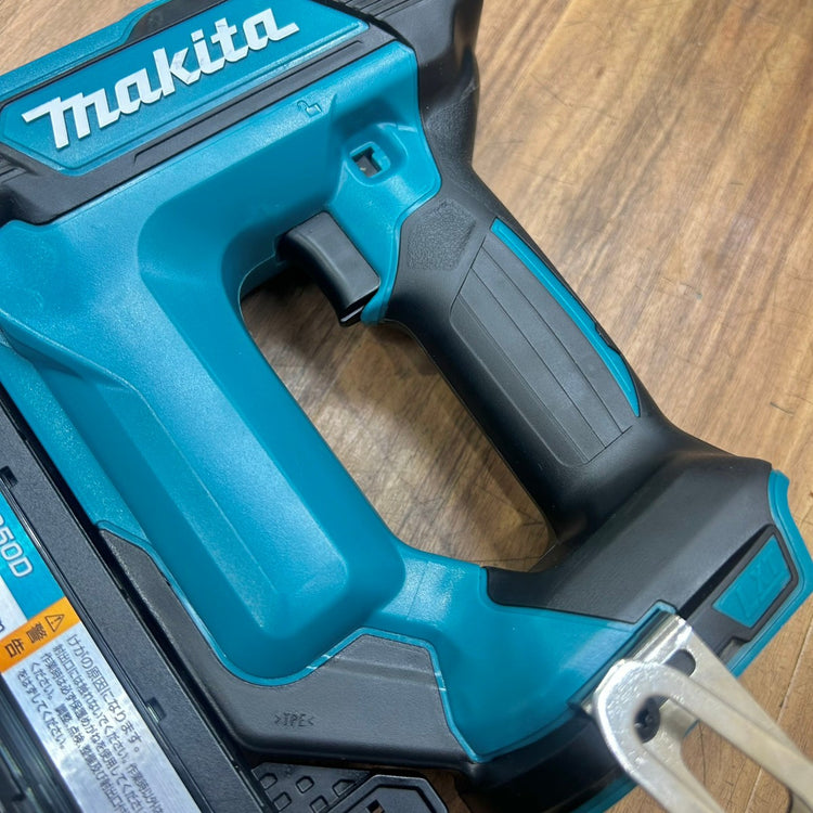 美品 マキタ (makita) コードレスフィニッシュネイラ FN350DZ 本体のみ 充電式面木釘打 18V 【船橋馬込店】