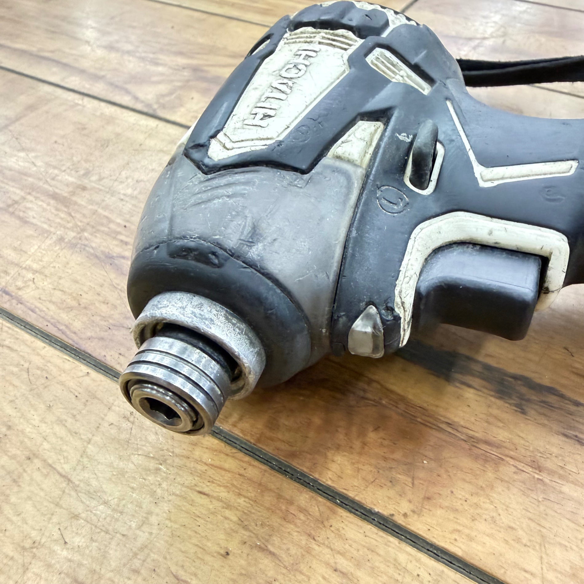 動作確認済み 18V コードレスインパクトドライバー WH18DDL2(NN)(SR) ホワイト【リライズ蓮田店】