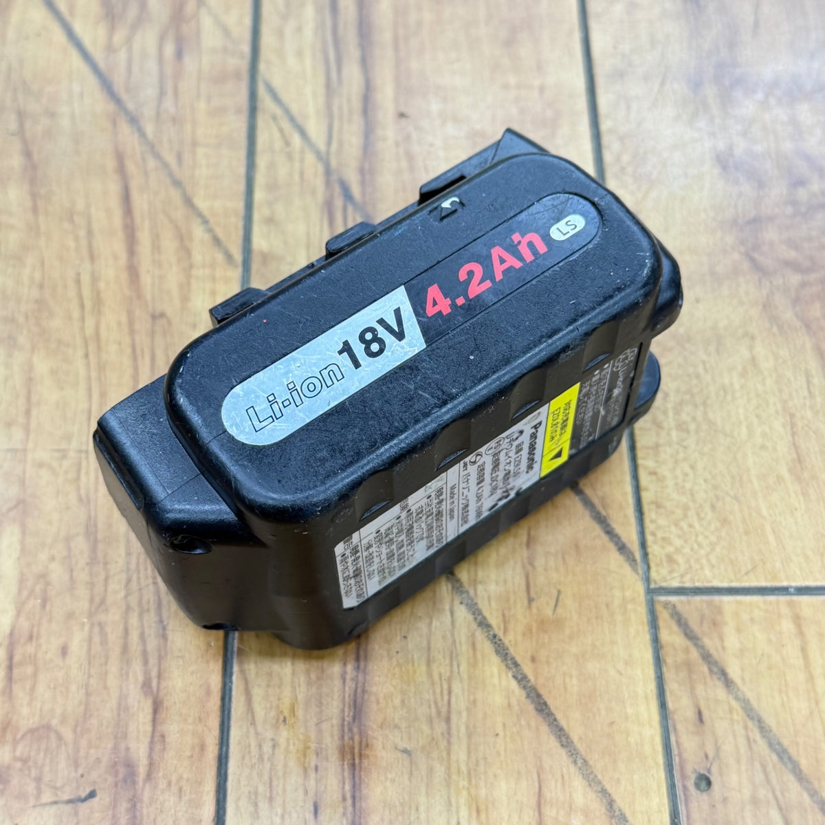使用充電確認済み リチウムイオンバッテリー (18V/4.2Ah) EZ9L51充電器(10.8V-28V)EZ0L81   【リライズ蓮田店】