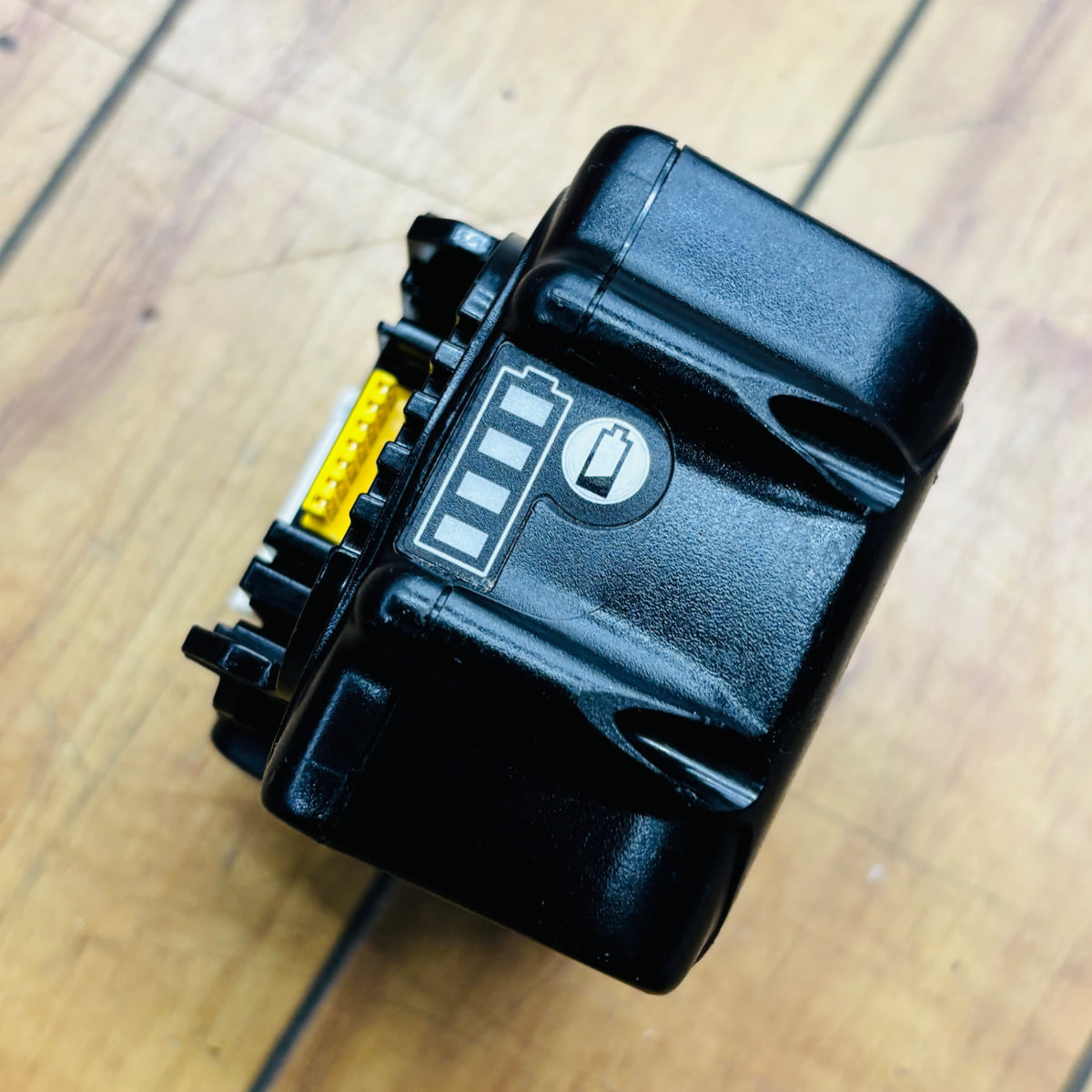 【コンパクト便】純正品  リチウムイオンバッテリー 18V/3.0Ah BL1830B 【リライズ蓮田店】