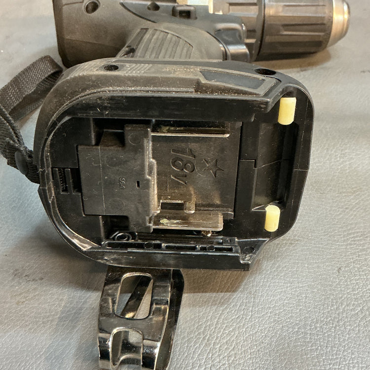 【中古】マキタ(makita) 18V充電式ドライバドリル DF484DZB 本体のみ 黒  【越谷店】