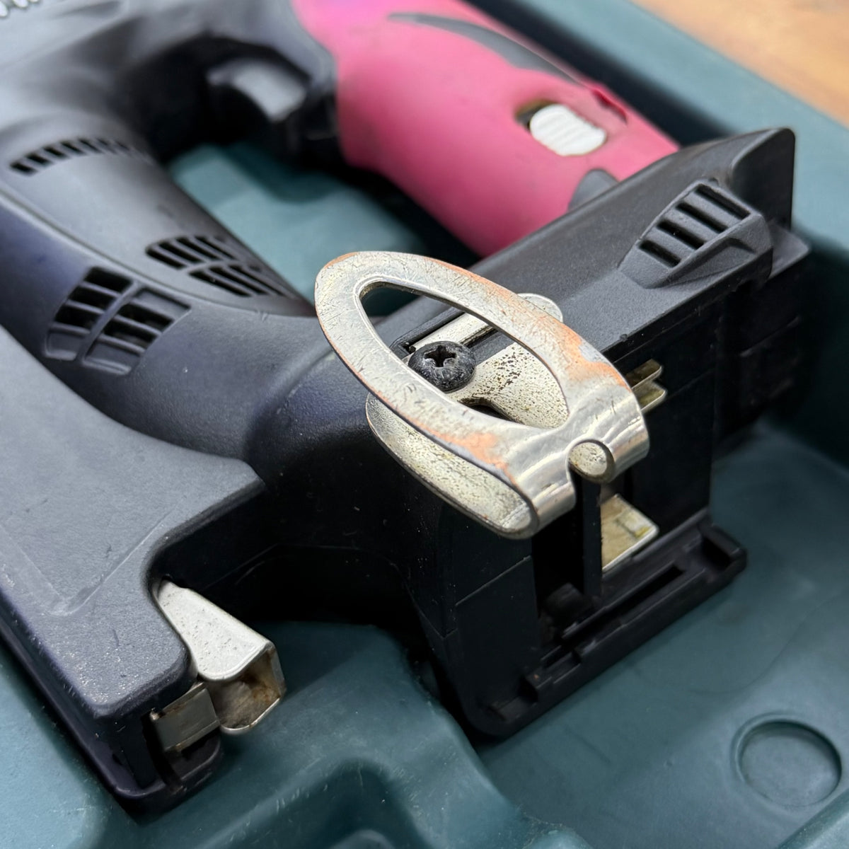 打ち込み動作良好 14.4V 13mm コードレスタッカ N14DSL(NK) ケース付属【リライズ蓮田店】