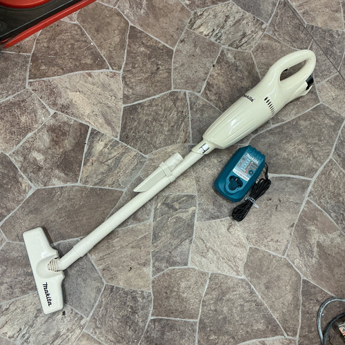 【中古】マキタ(makita) 充電式クリーナー CL100DW  【越谷店】