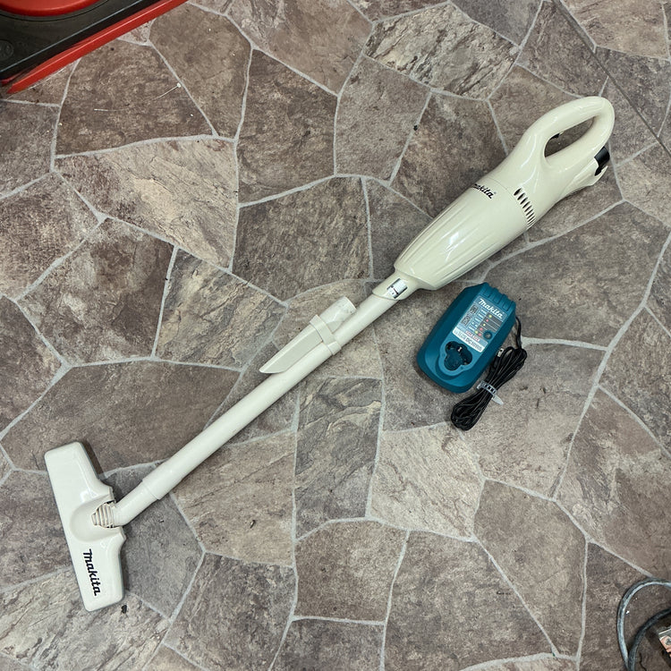 【中古】マキタ(makita) 充電式クリーナー CL100DW  【越谷店】