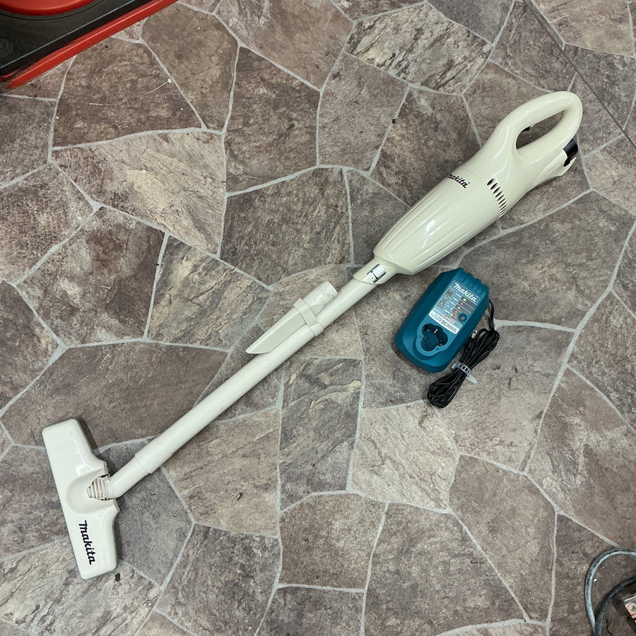【中古】マキタ(makita) 充電式クリーナー CL100DW  【越谷店】
