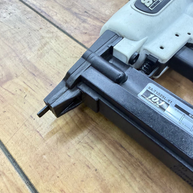 打ち込み動作良好 10mm エアタッカー T1025L 【リライズ蓮田店】