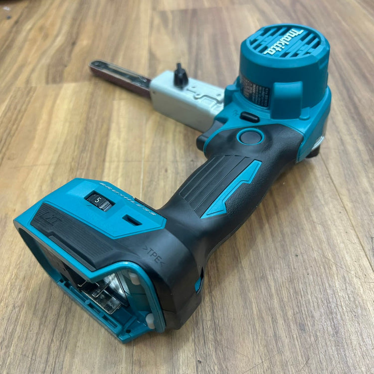 美品 マキタ (makita) コードレスベルトサンダー BS180DZ 本体のみ サンディングベルト付き 【船橋馬込店】