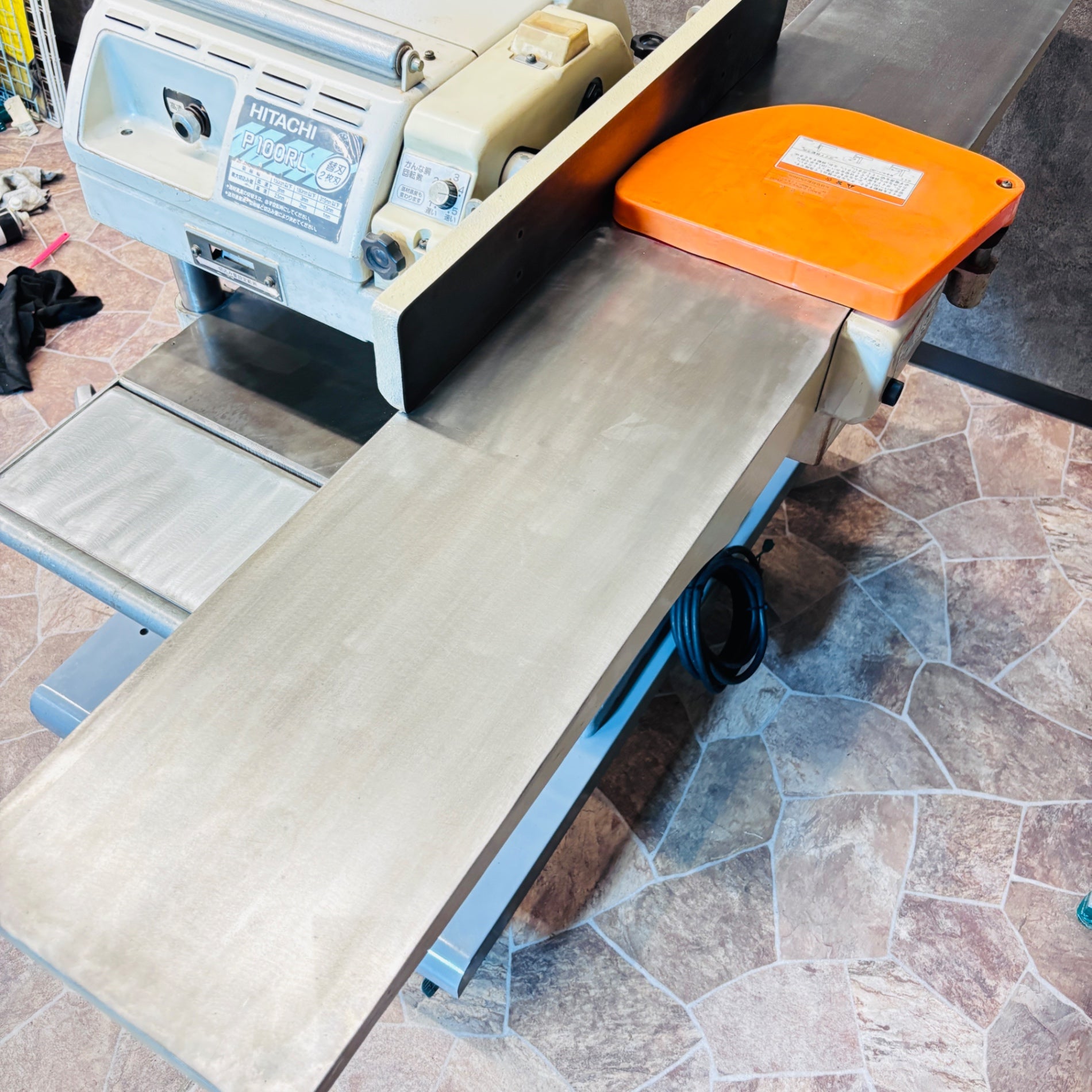 ※店頭引取限定　日立工機 自動かんな盤 P100RL 自動かんな盤 P100RL (SC) 【越谷店】