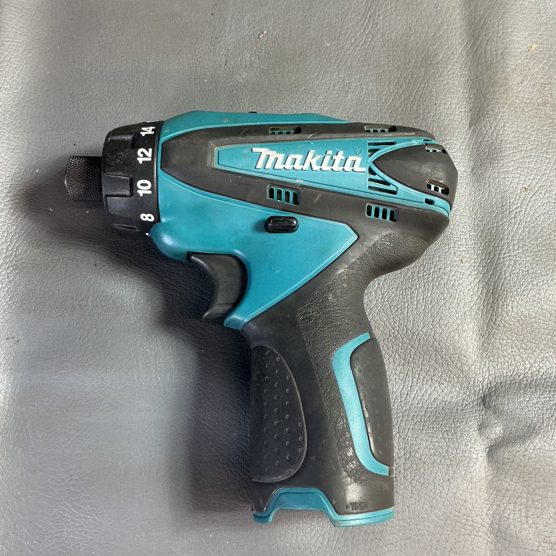 【中古】マキタ　10.8Vドライバドリル　DF030　※バッテリー無し  【越谷店】