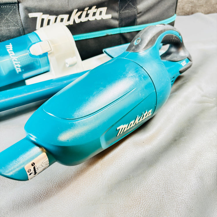 ◆マキタ(makita) コードレスクリーナー CL181FDRF 【越谷店】