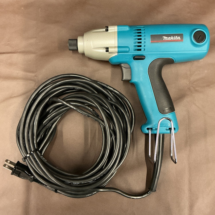 【中古・動作良好！】 マキタ(makita) インパクトドライバー 6952 【越谷店】