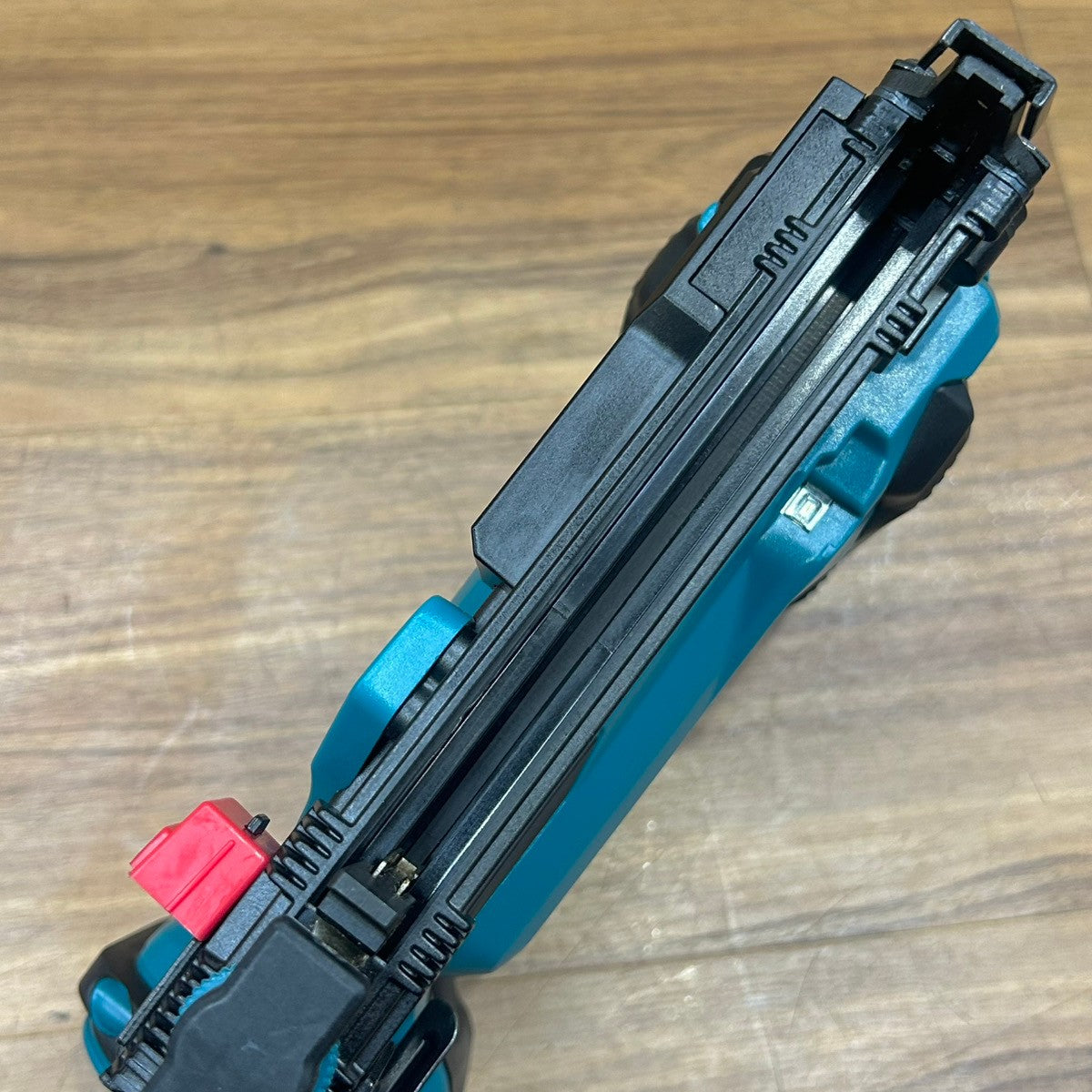 ◆マキタ(makita) コードレスタッカ ST421DZK 【船橋馬込店】