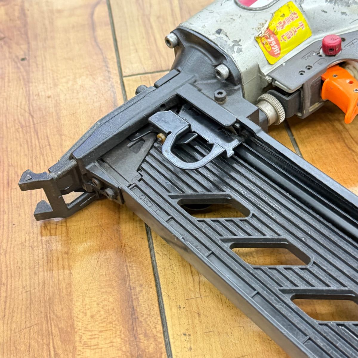 動作確認済み 幅9mm 常圧フロア用タッカ TA-557A/957T 【リライズ蓮田店】