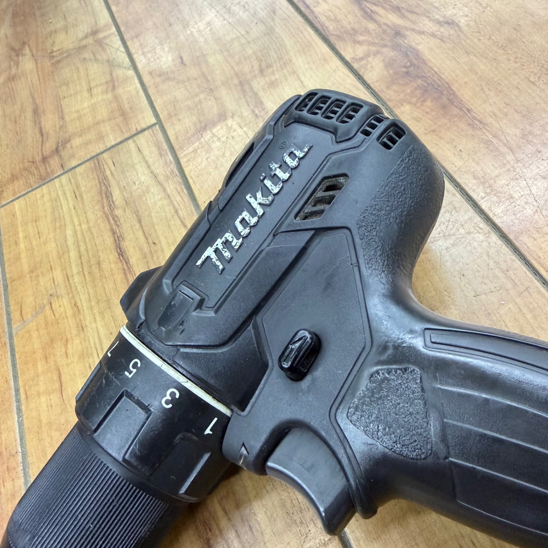 マキタ(makita) 14.4V 充電式ドライバドリル DF470DZB 本体のみ 【蓮田店】