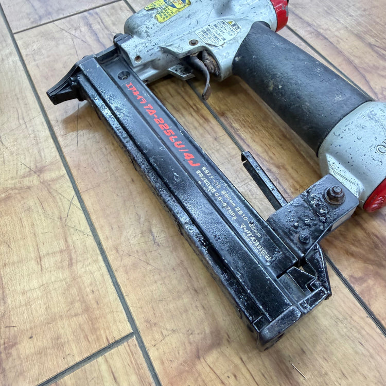 打ち込み動作良好 4mm 常圧エアネイラ TA-225LU/4J 【リライズ蓮田店】