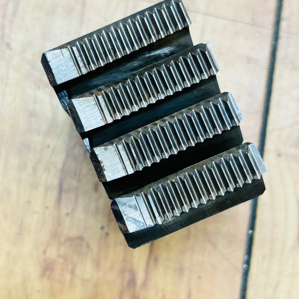 【コンパクト便】 使用は少なそうです  自動切上ダイヘッド対応チェーザ 水道管・ガス管用 2・1/2～3 AC 65A-80A(16B450)  【蓮田店】