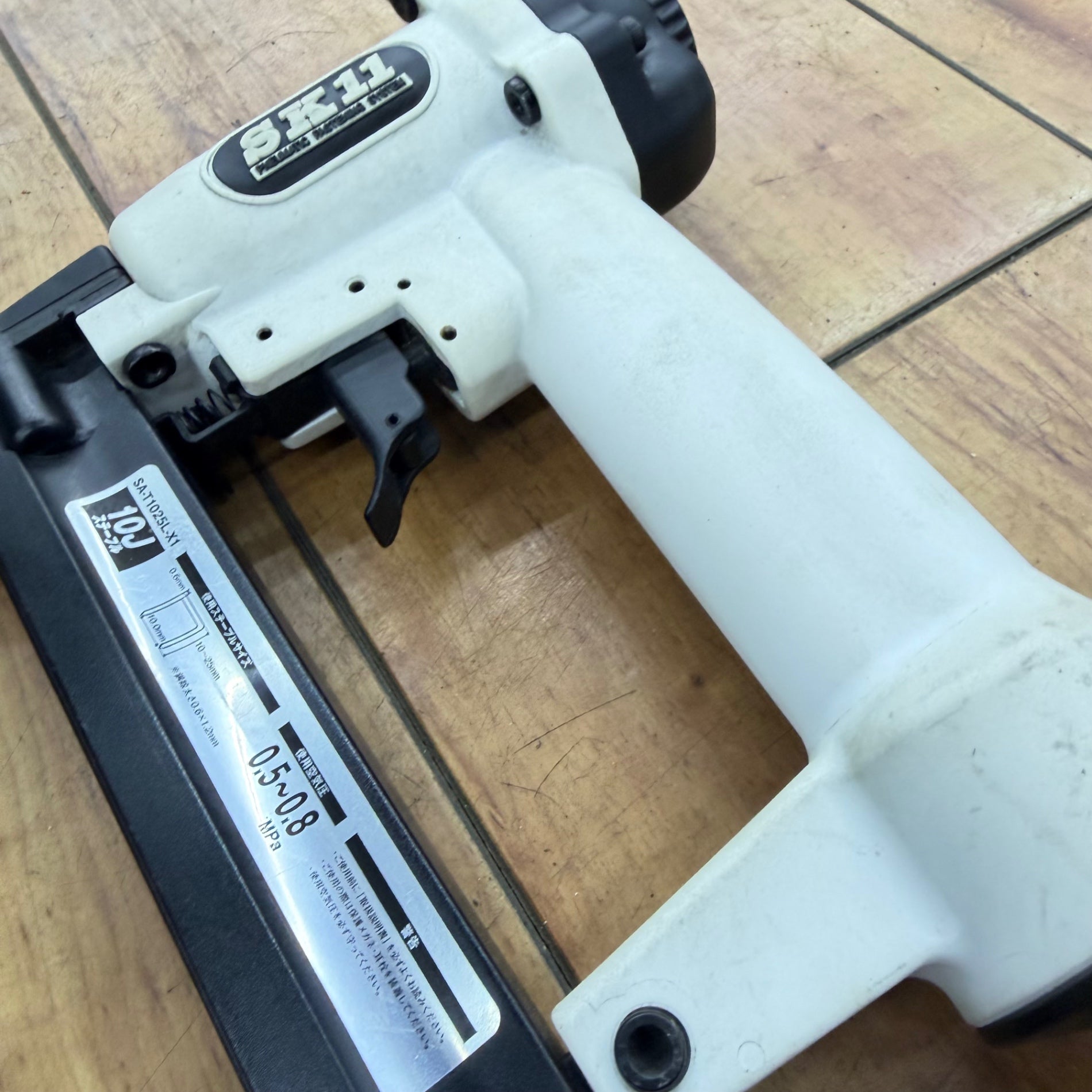 打ち込み動作良好 10mm エアタッカー T1025L 【リライズ蓮田店】