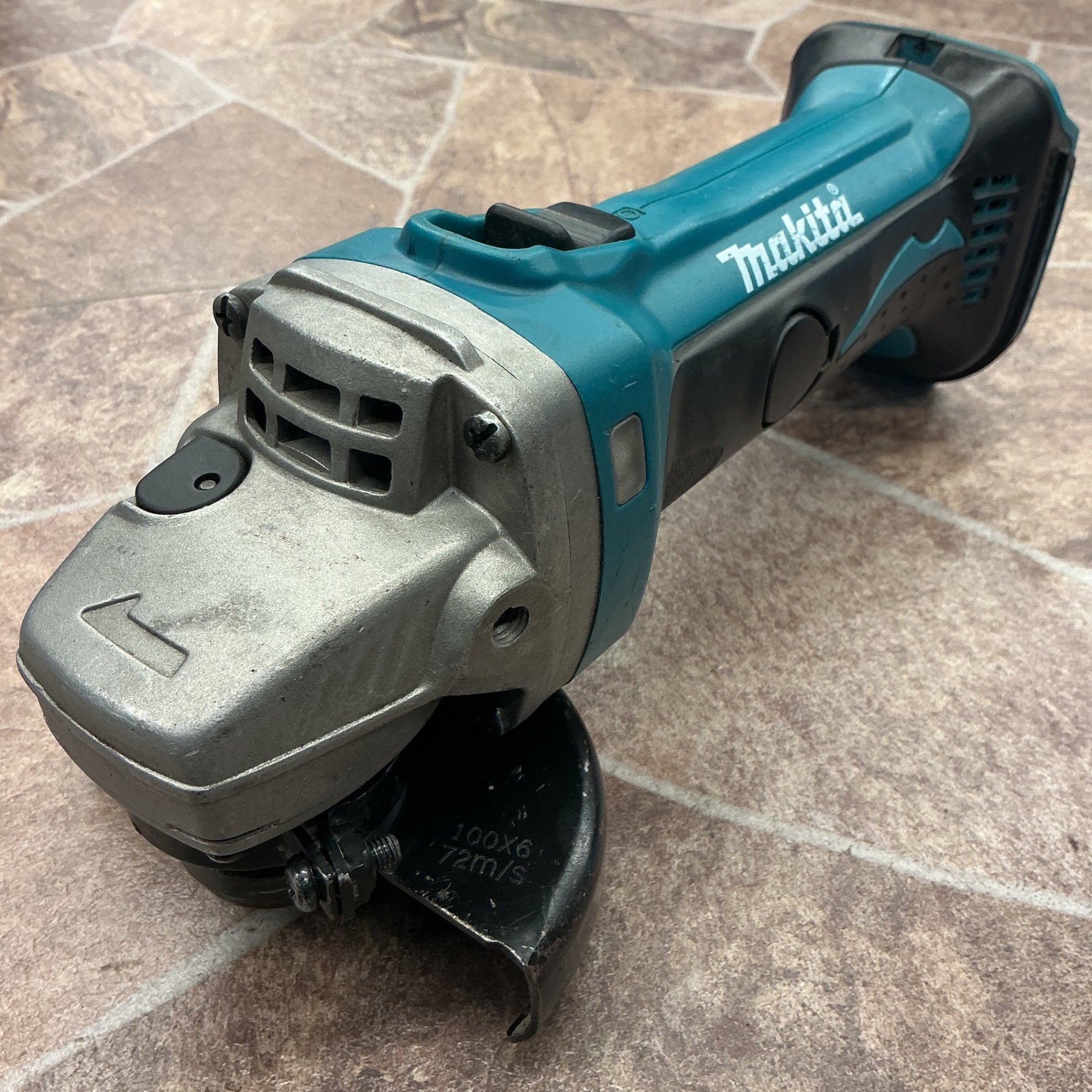 【中古】 マキタ makita 14.4V 充電式ディスクグラインダー GA400DZ ※3Ahバッテリ専用機 本体のみ 【越谷店】