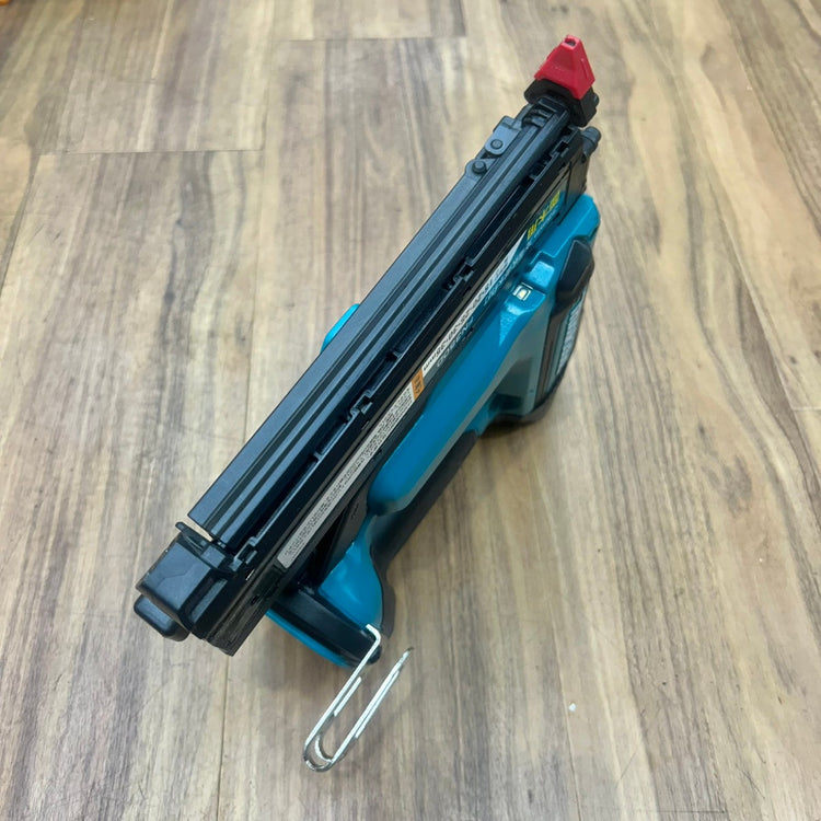 美品 マキタ (makita) コードレスフィニッシュネイラ FN350DZ 本体のみ 充電式面木釘打 18V 【船橋馬込店】