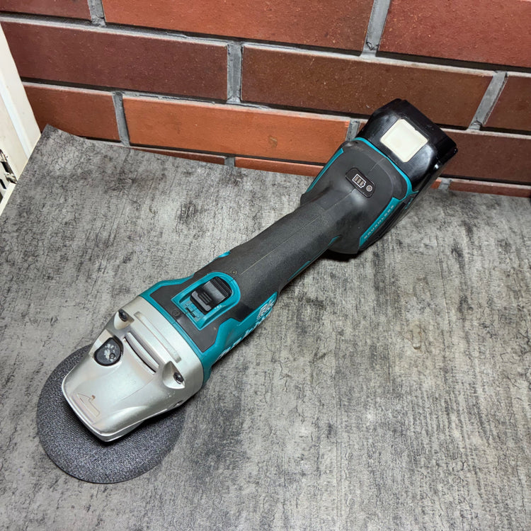 18V 100mm 充電式ディスクグラインダ GA404DZN バッテリ付き 【市川行徳店】