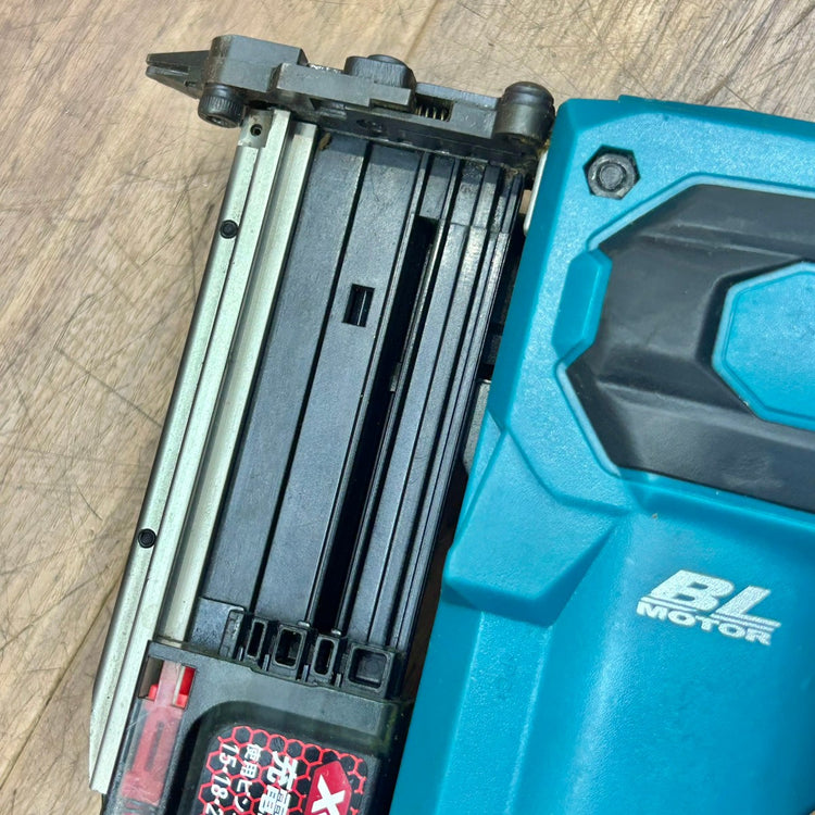 バッテリー付き マキタ (makita) 35mm コードレスピンネイラ PT001GZ 本体 BL4025 【船橋馬込店】