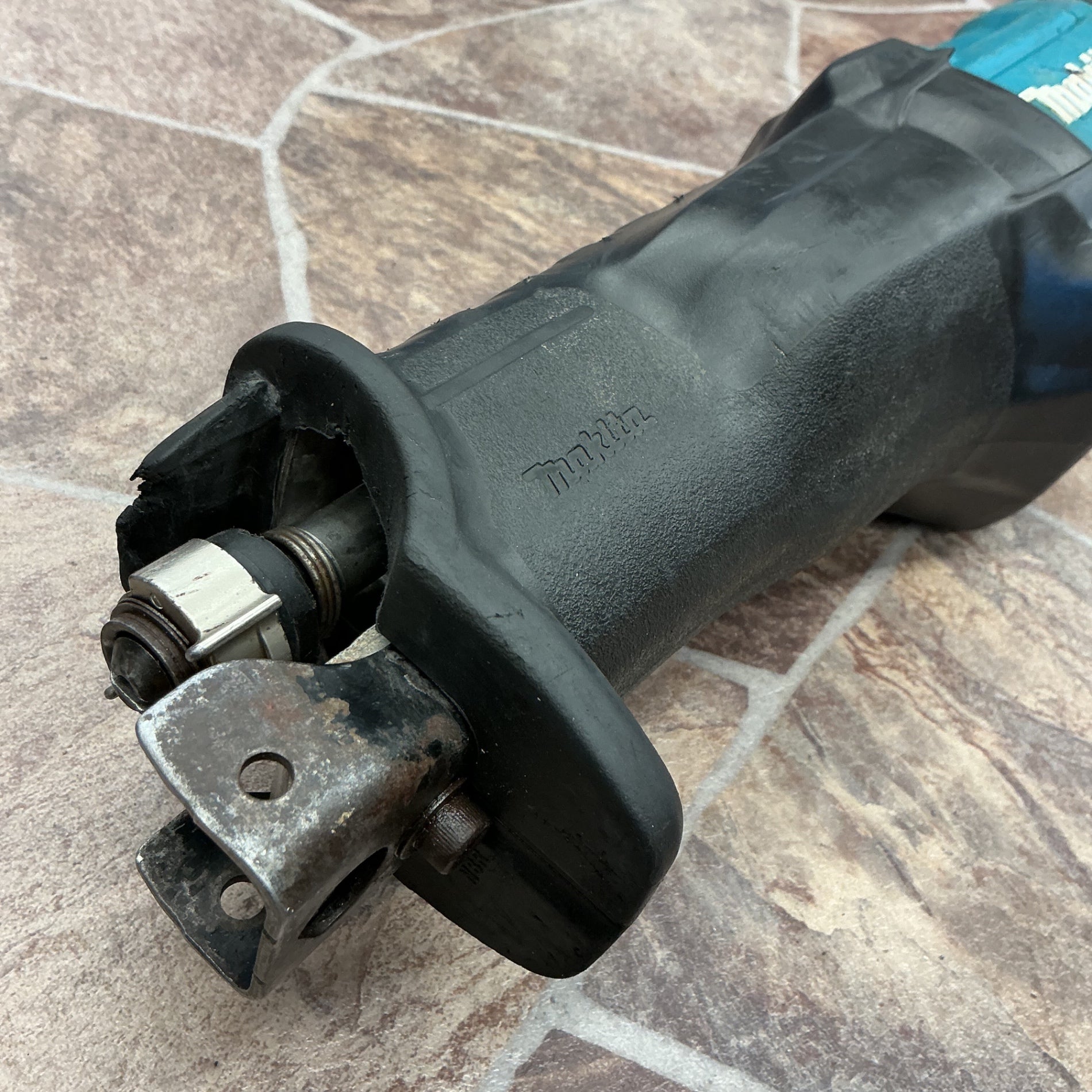 【中古・訳アリ・低価格出品】 マキタ makita レシプロソー JR3051T 本体のみ 動作品 一部部品欠損あり 【越谷店】
