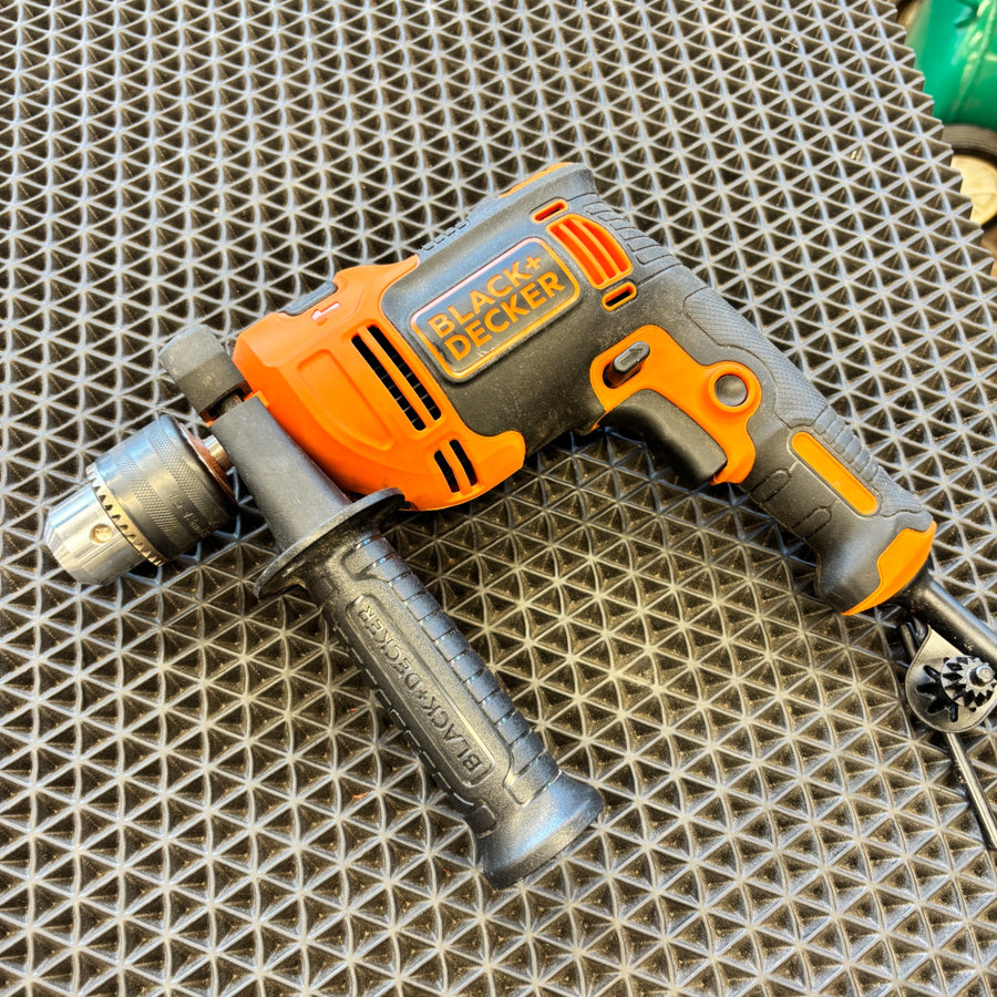 BLACK+DECKER(ブラックアンドデッカー):550W 13mm 振動ドリル BLACK&DECKER コンパクト 軽量 サイドハンドル DIY 日曜大工 BEH550-JP 【越谷店】