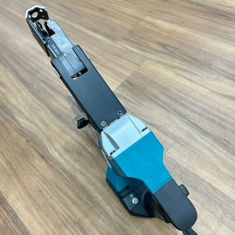 美品 マキタ (makita) 18V コードレスオートパックスクリュードライバー FR451DZ バッテリーアダプター BAP18 付き【船橋馬込店】