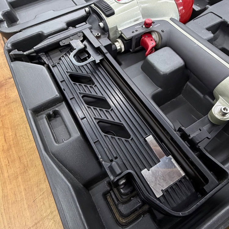 美品 9mm 常圧フロアタッカー TA-557/957Ｔ 【リライズ蓮田店】