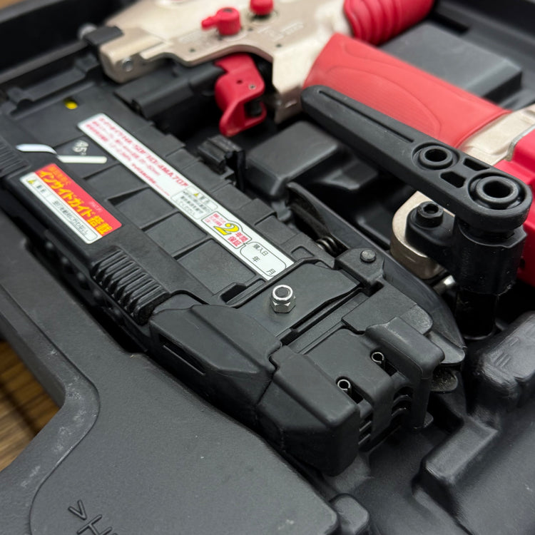 美品 幅4mm 高圧フロアタッカ HA-50F1(D)/4MAフロア ケース付属【リライズ蓮田店】