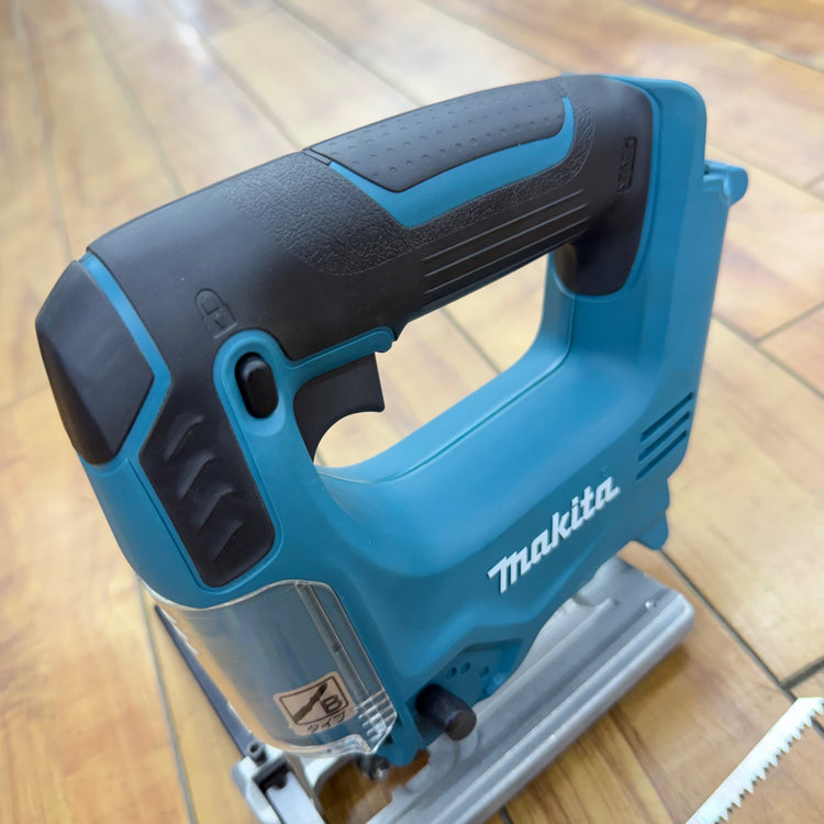 極美品 10.8V 充電式ジグソー JV100DZ Bタイプ 定規 makitaブレード付属【リライズ蓮田店】