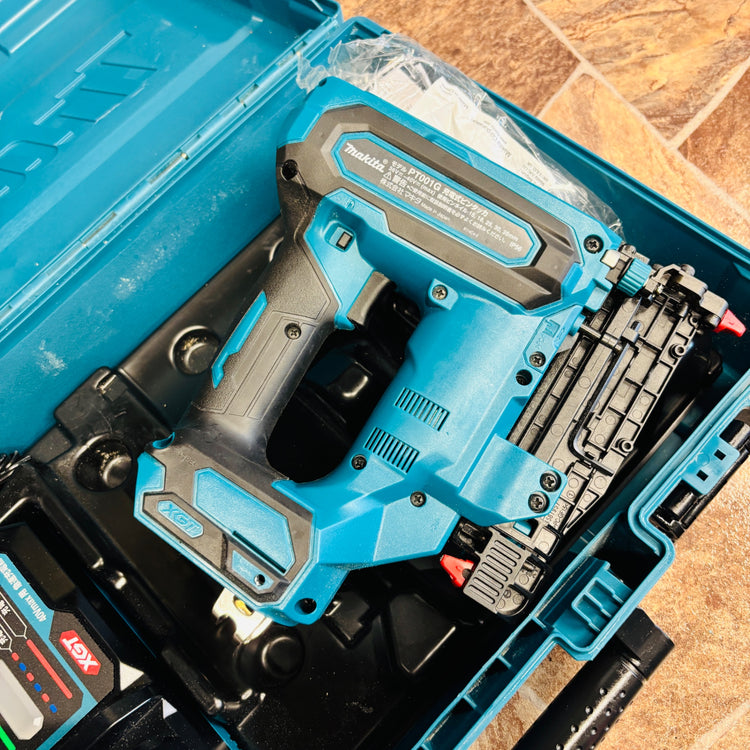【中古美品・7月限定セール！】 マキタ(makita) 35mmコードレスピンネイラ PT001GRDX 40Vmax 【越谷店】