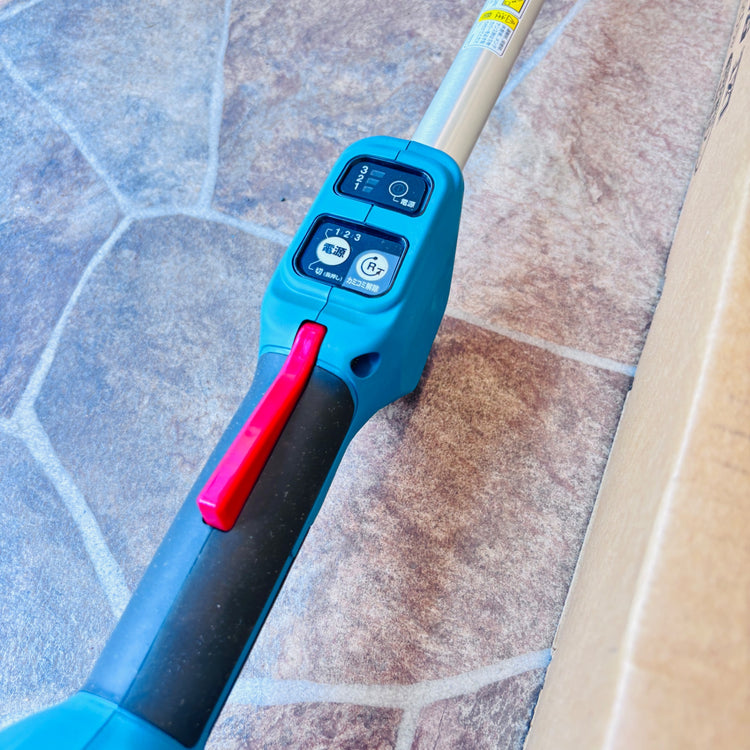 マキタ ポールヘッジトリマ 充電式18V 全長2m・刈込幅600mm バッテリ充電器別売 MUN600LDZ 【越谷店】